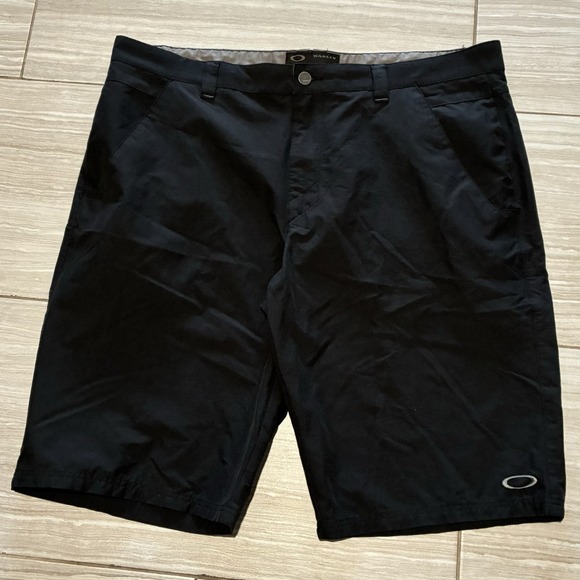 Oakley Other - Oakley Take Shorts 2.5 Black Mens 40 Performance Golf Hybrid Stretch 13" 441931